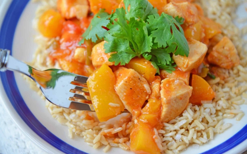 Peach Chicken Picante is a quick dinner recipe using chicken, peaches and salsa! This delicious flavor combination will give you a sweet and spicy dish! #chickenbreastrecipes #easychickenrecipes #healthychickenrecipes www.savoryexperiments.com