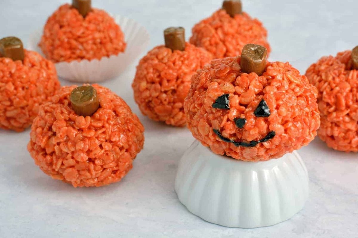 Rice Krispie Pumpkins
 EASY Pumpkin Rice Krispie Treats No Bake Halloween Treat