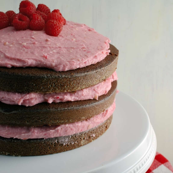 Chocolate Cake with Raspberry Buttercream - Chocolate Naked Cake