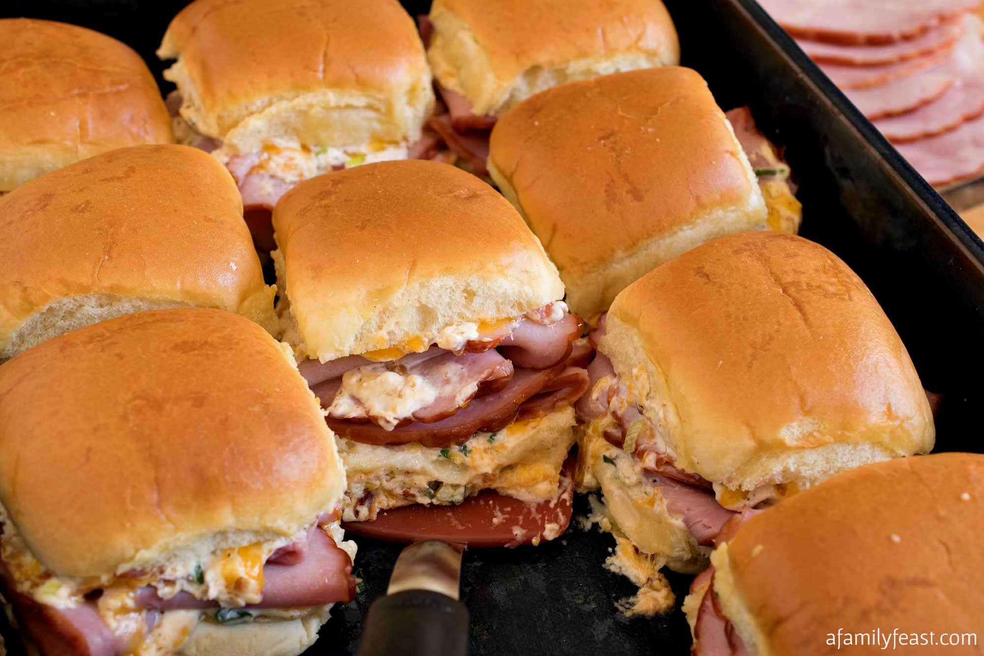 19+ Party Perfect Hawaiian Roll Sliders - Hawaiian Roll Sandwiches