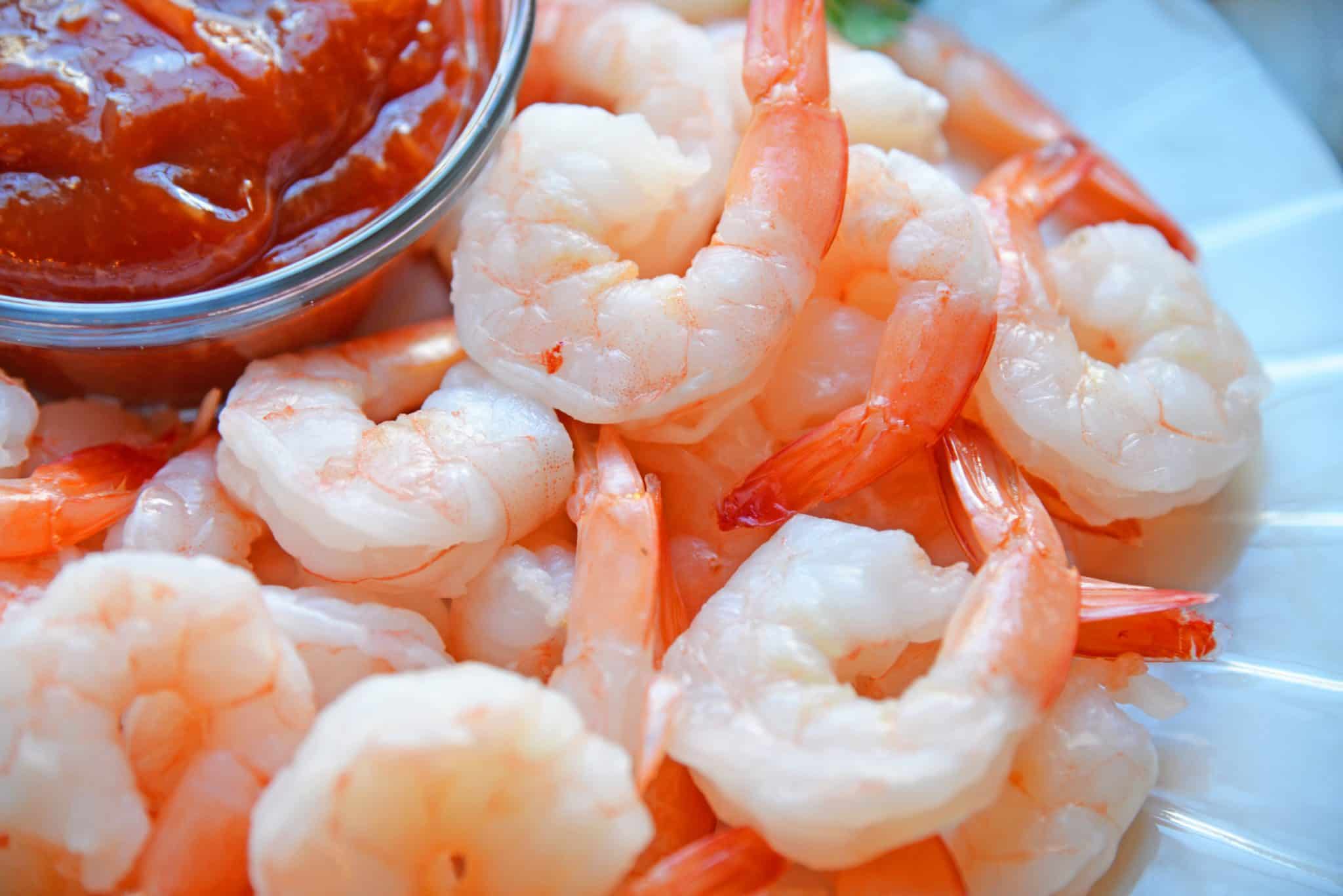 close up of peeled cooked shrimp for shrimp cocktail 