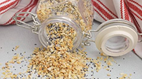 https://www.savoryexperiments.com/wp-content/uploads/2019/01/Everything-Bagel-Seasoning-2-480x270.jpg