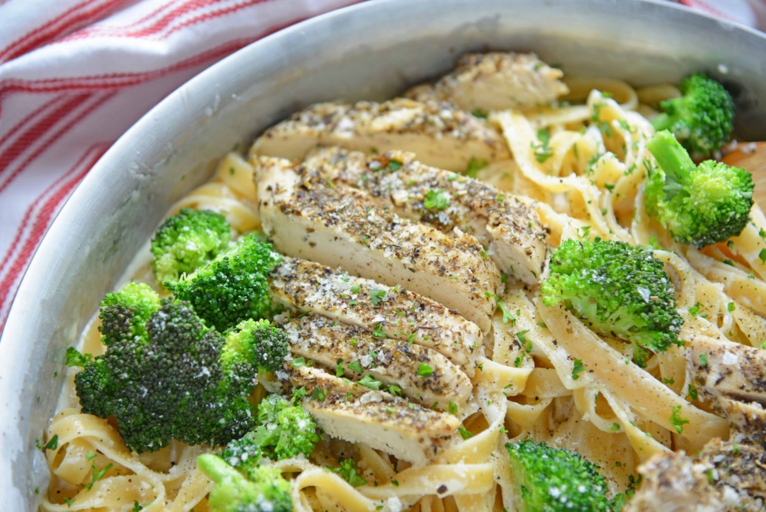 Broccoli Chicken Alfredo - Easy Chicken Alfredo Recipe