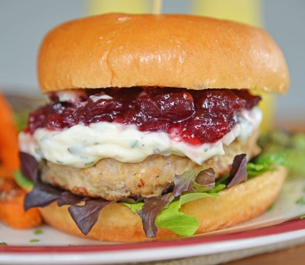 turkey burger with cranberry sauce