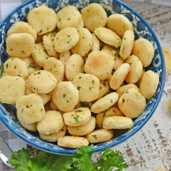 A bowl of ranch oyster crackers