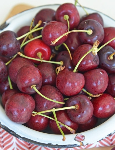 angled shot of bowl of fresh cherries