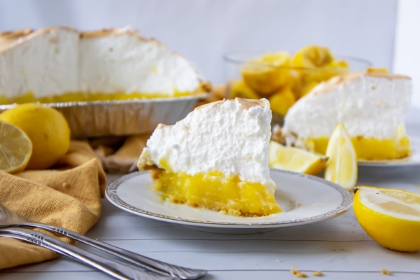 BEST Classic Lemon Meringue Pie - Tips & Tricks for Making an Easy Pie