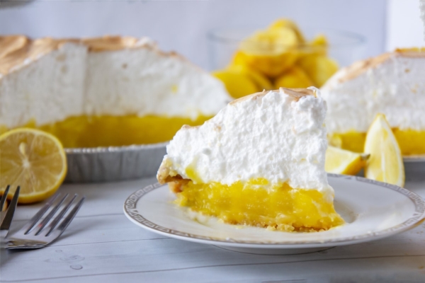 BEST Classic Lemon Meringue Pie - Tips & Tricks for Making an Easy Pie