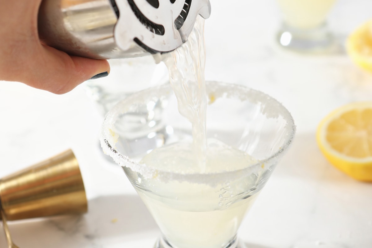 BEST Lemon Drop Martini (Easy Cocktail Recipe)