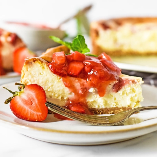 Baked Strawberry Cheesecake Easy Cheesecake W Strawberry Sauce 