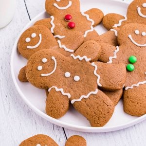 angled shot of plate of gingerbread man cookies