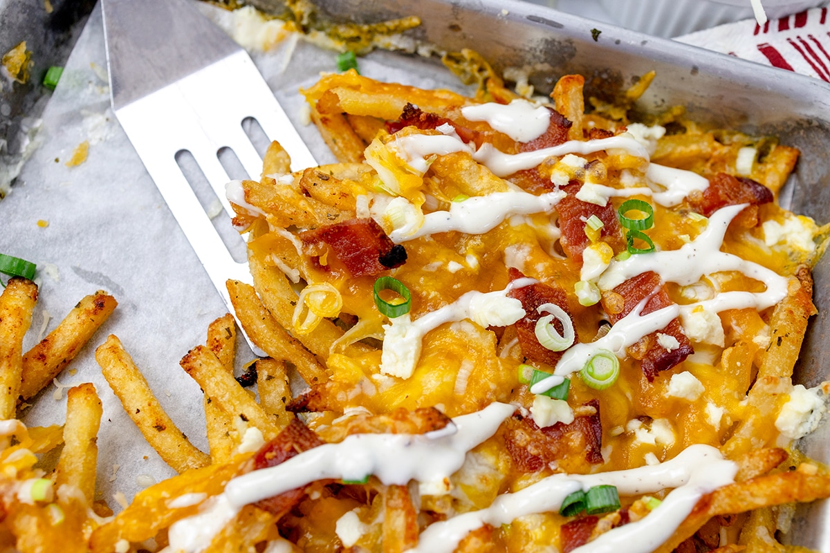 https://www.savoryexperiments.com/wp-content/uploads/2022/10/Ranch-Bacon-Cheese-Fries-4.jpg