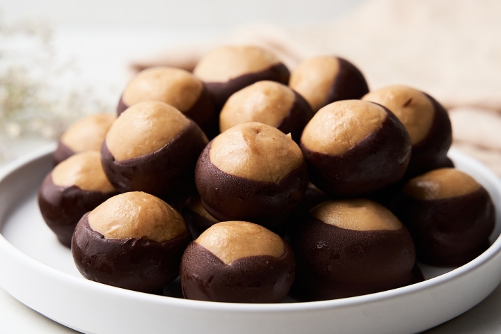 Peanut Butter Buckeyes Candy - Savory Experiments