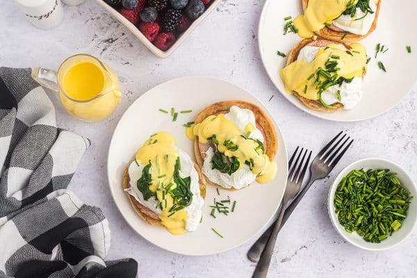 EASY Eggs Benedict Recipe (with Homemade Hollandaise Sauce!)