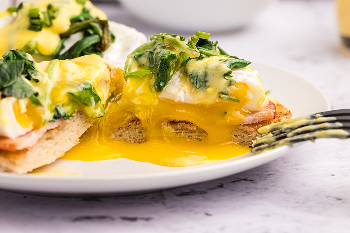 Eggs Benedict (with easy hollandaise) - Spend With Pennies