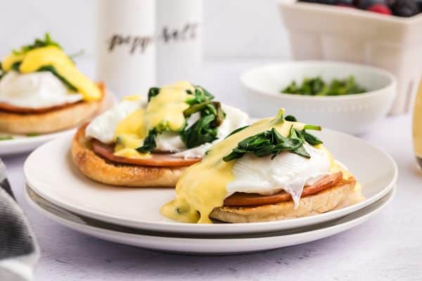 EASY Eggs Benedict Recipe (with Homemade Hollandaise Sauce!)