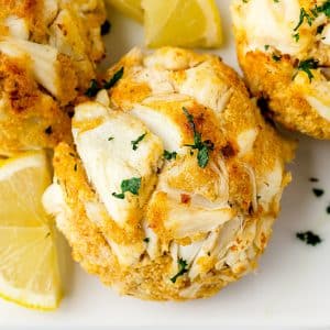 close up of jumbo lump pieces of blue crab meat in a crab cake