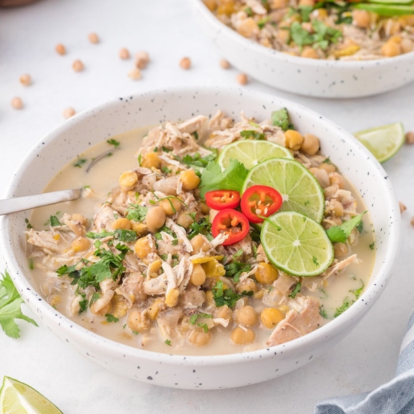 white speckled bowl of crock pot white chicken chili