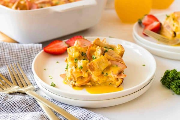 EASY Eggs Benedict Casserole (Overnight Breakfast Casserole!)