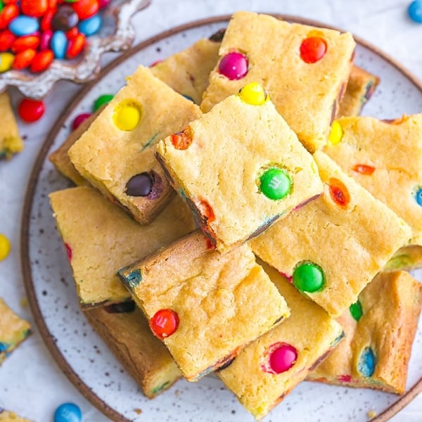 EASY M&M Cookie Bars Recipe (Chewy Cookie Bars w/ M&Ms!)