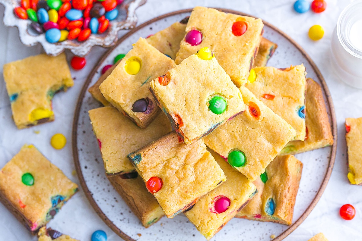 Thick and Chewy M&M's Chocolate Chip Cookie Bars Recipe