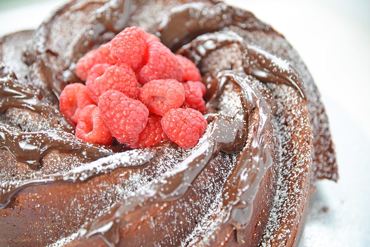 File:Chocolate buttermilk pound cake, January 2011.jpg - Wikimedia Commons