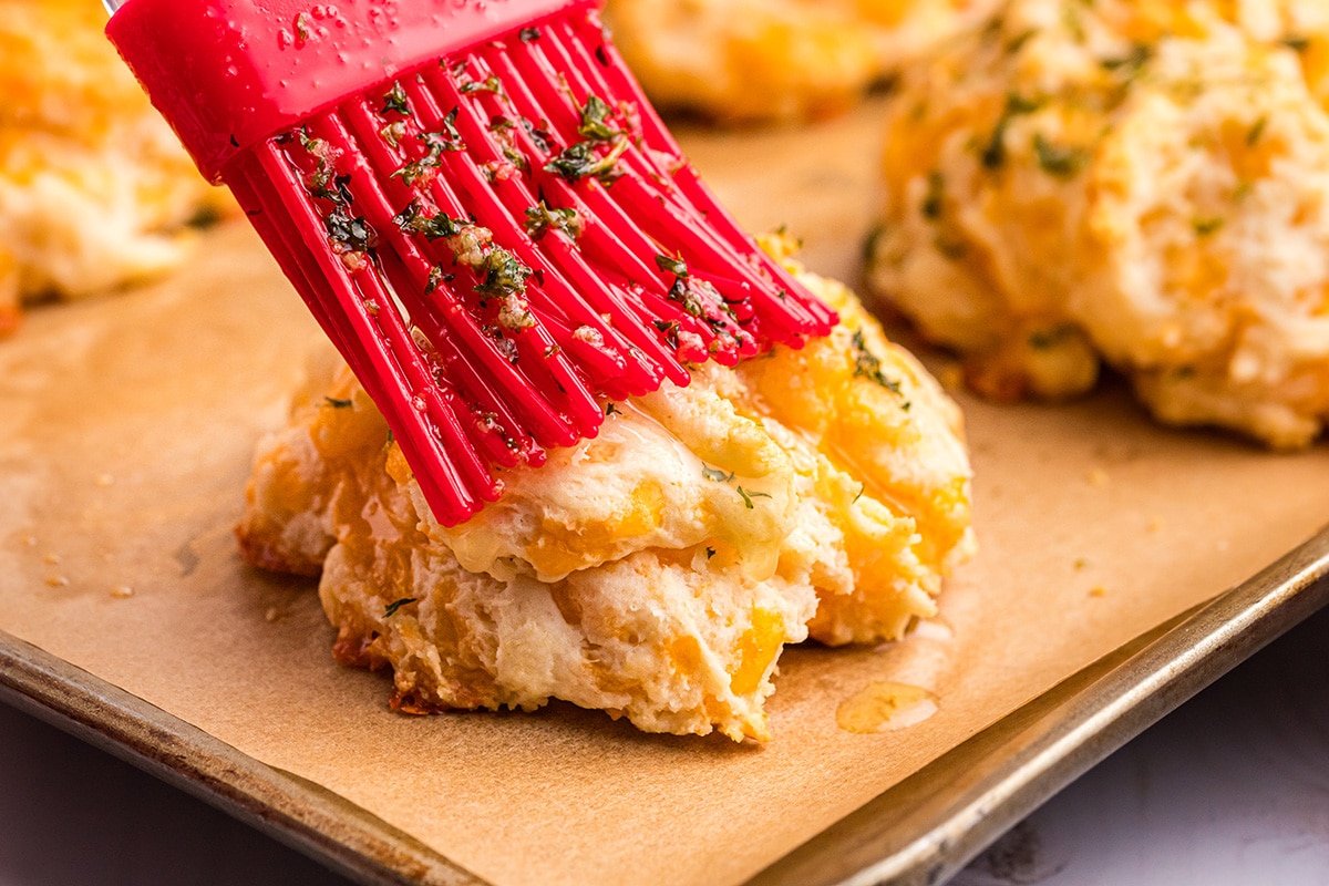 Copycat Red Lobster Cheddar Bay Biscuits - Jo Cooks