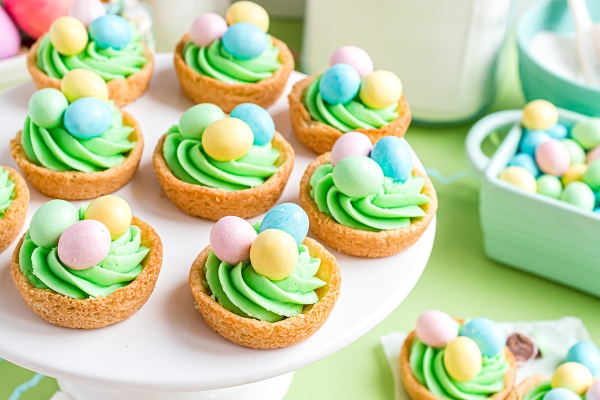 EASY Easter Sugar Cookie Cups (30 Minute Easter Dessert!)