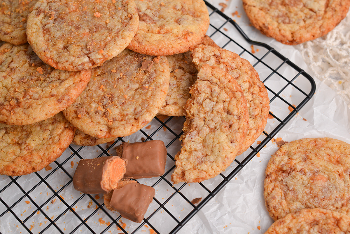 overhead angled shot of butterfinger cookie cut in half