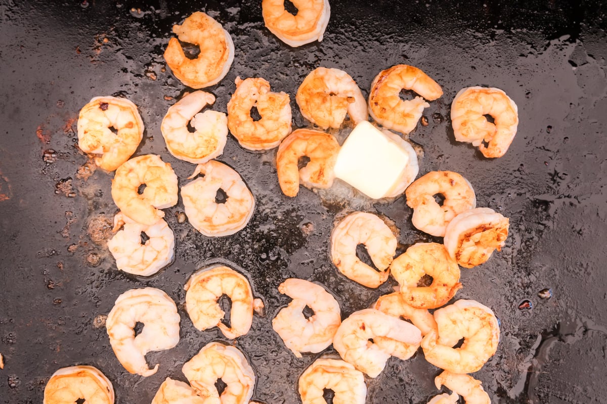 shrimp cooking on a blackstone grill 