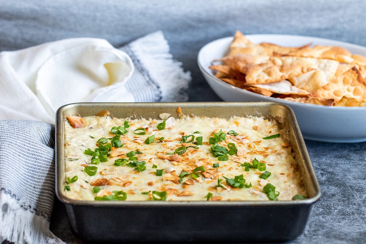 crab rangoon dip with wonton chips