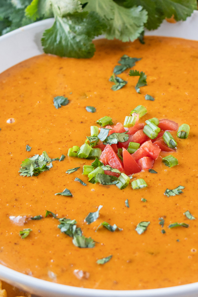 chili cheese dip with corn chips