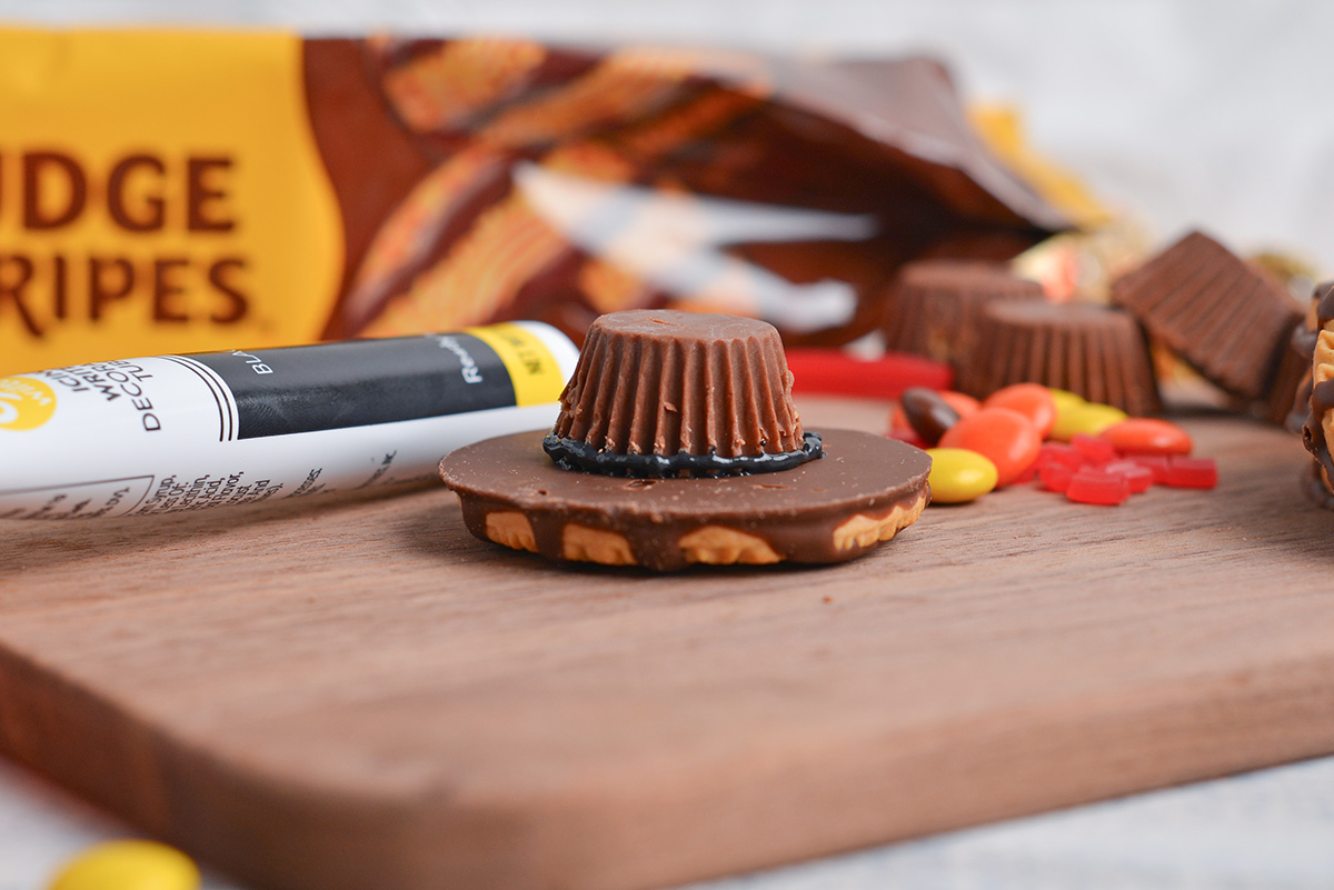 black icing around reese's cup on cookie