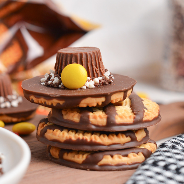 pilgrim hat cookie on stack of cookies