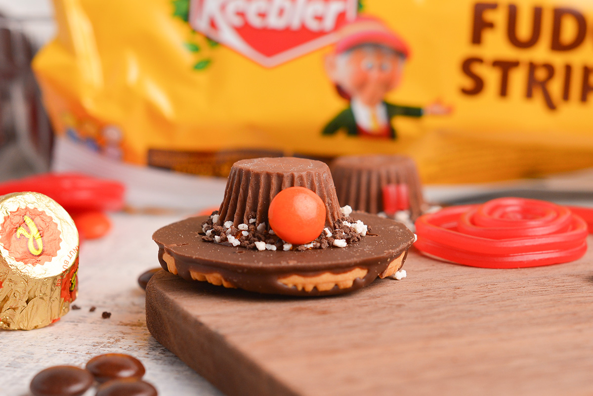 one pilgrim hat cookie on wooden board