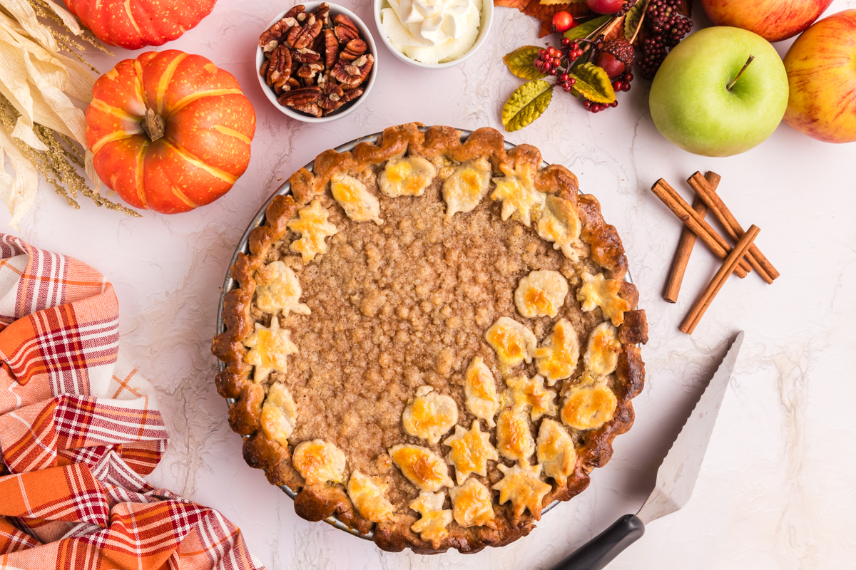 overhead shot of pumpkin apple pie