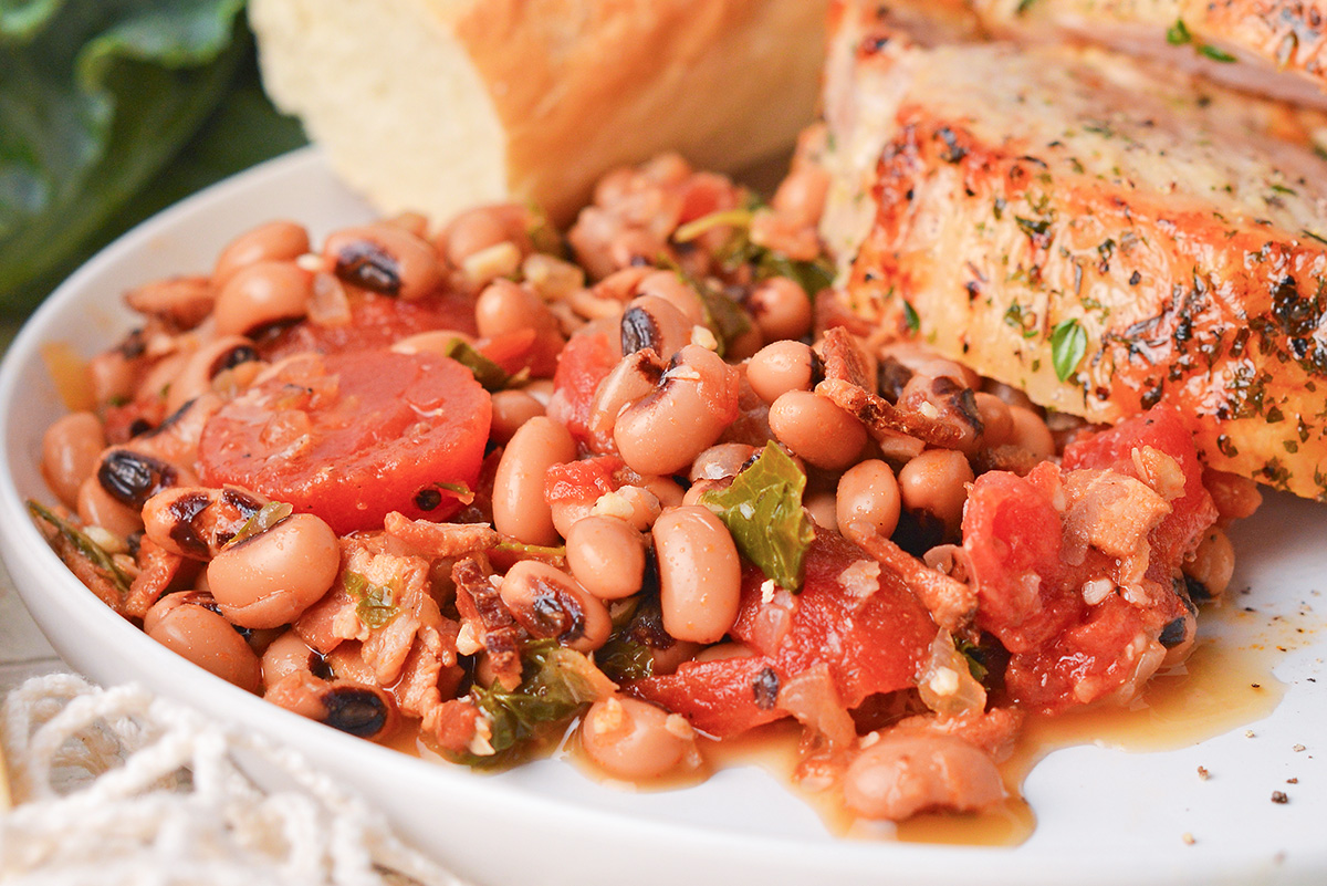 close up angled shot of southern black eyed peas on plate