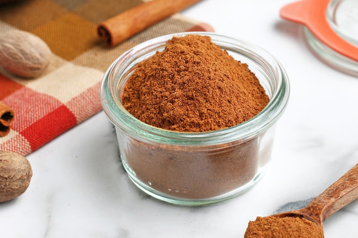 close up of apple pie spice