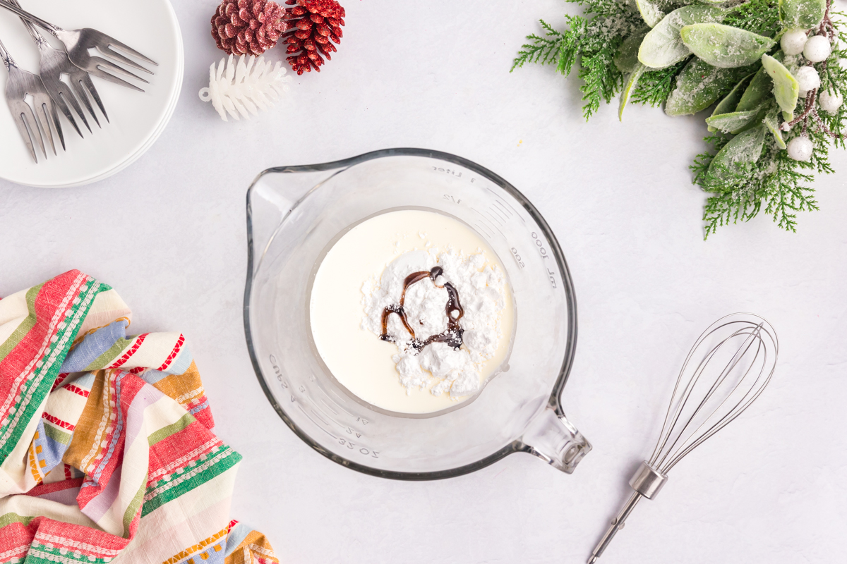 whipped cream ingredients in measuring cup