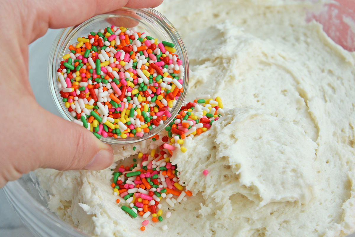 adding sprinkles to funfetti dip