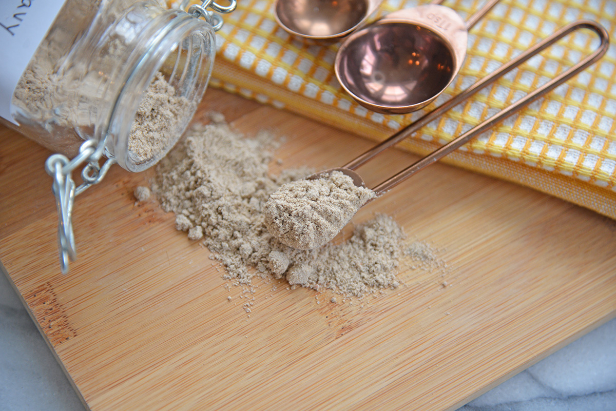 measuring spoon of dry gravy mix