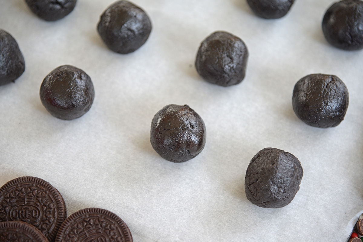 oreo truffles on parchment paper