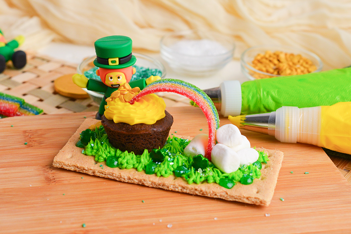 straight on shot of pot of gold snack on cutting board