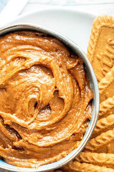 overhead shot of bowl of cookie butter with cookies